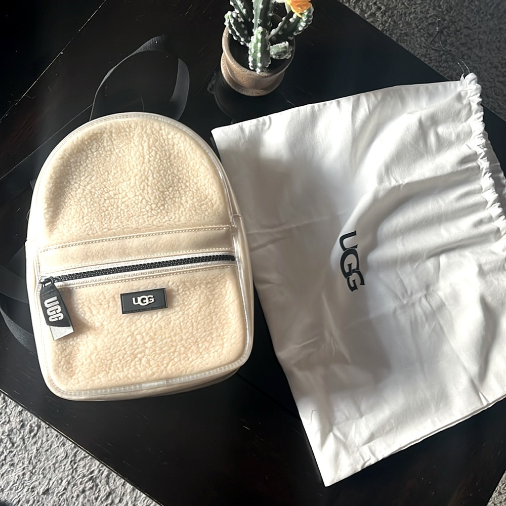 UGG back pack !!! ✨✨ with original duster